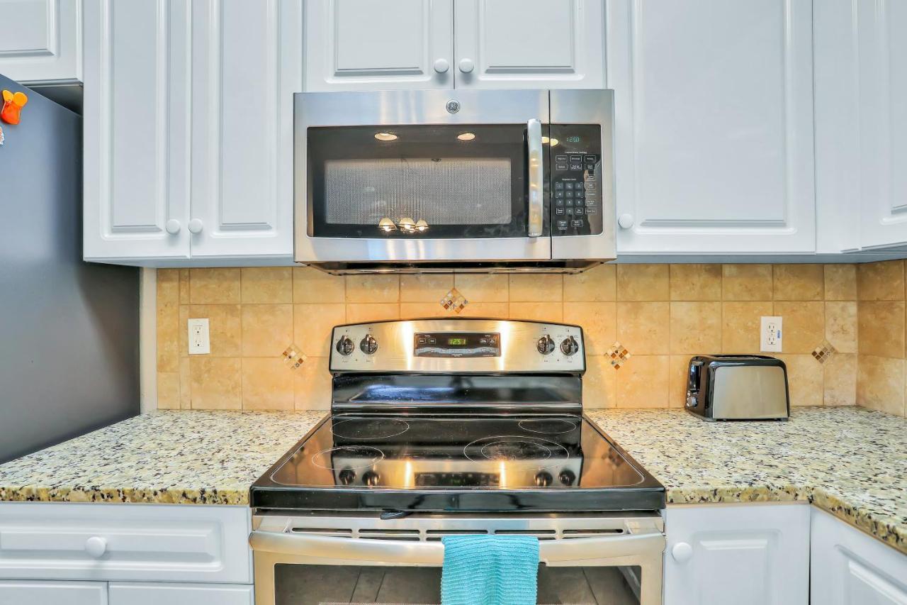 Oceanwalk Condos Bethune Beach Exterior foto