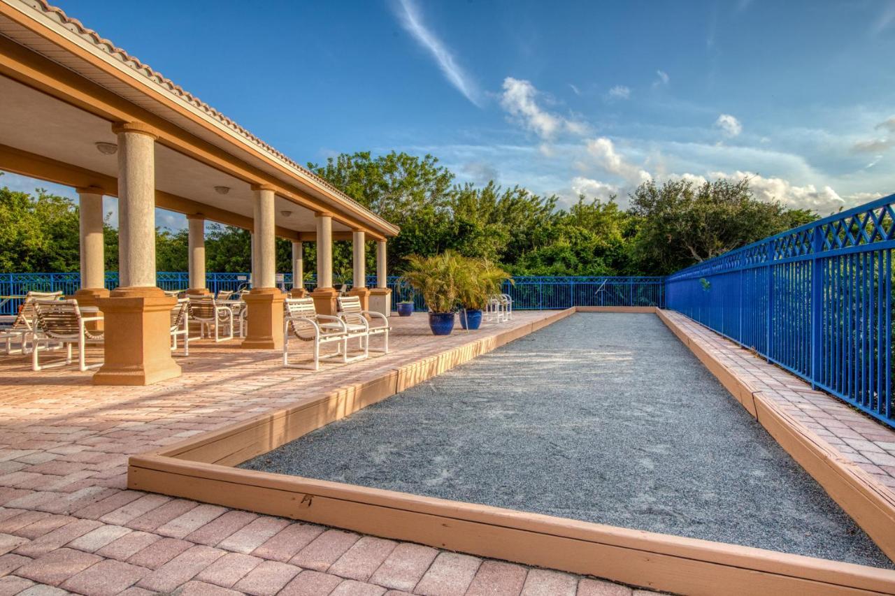 Oceanwalk Condos Bethune Beach Exterior foto