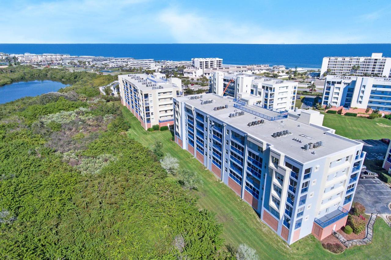 Oceanwalk Condos Bethune Beach Exterior foto