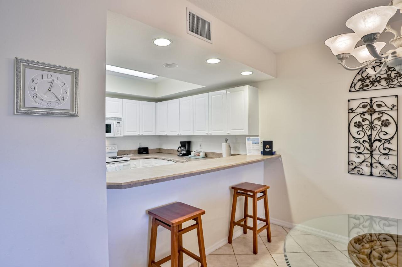 Oceanwalk Condos Bethune Beach Exterior foto